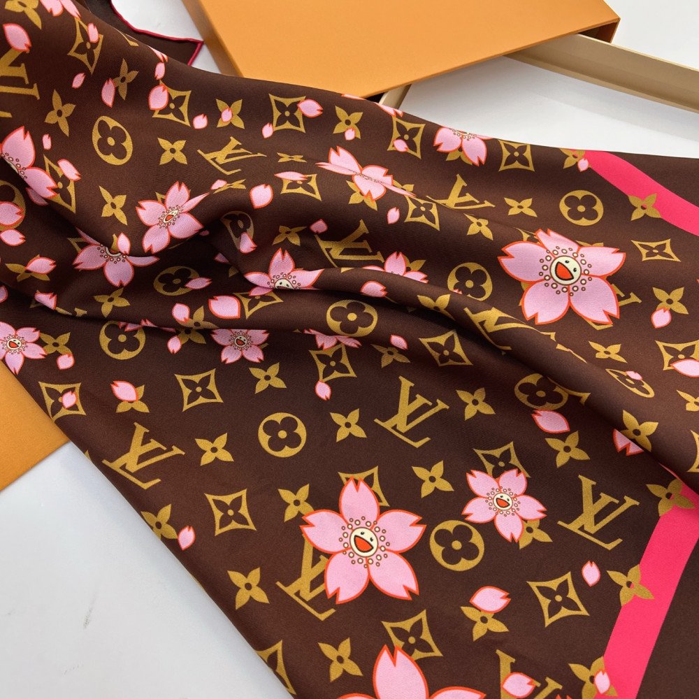 Louis Vuitton 100% Mulberry Silk 90cm Scarf! Louis Vuitton 100% Mulberry Silk 90cm Scarf!