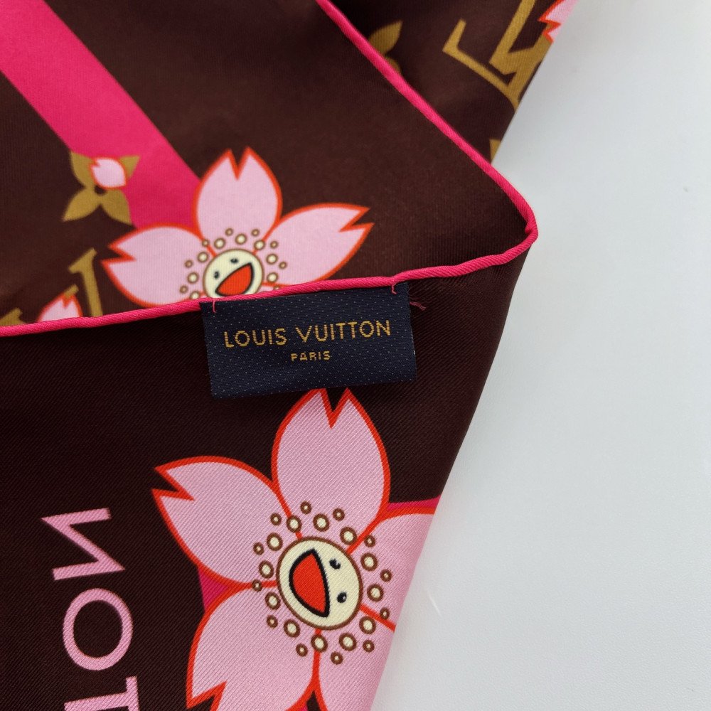 Louis Vuitton 100% Mulberry Silk 90cm Scarf! Louis Vuitton 100% Mulberry Silk 90cm Scarf!