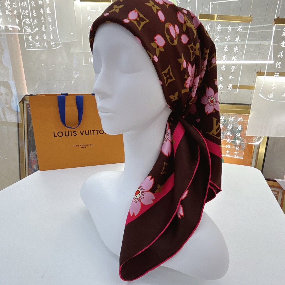 Louis Vuitton 100% Mulberry Silk 90cm Scarf! Louis Vuitton 100% Mulberry Silk 90cm Scarf!