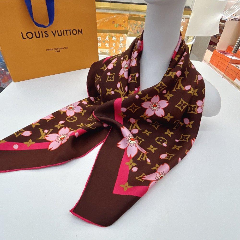 Louis Vuitton 100% Mulberry Silk 90cm Scarf! Louis Vuitton 100% Mulberry Silk 90cm Scarf!