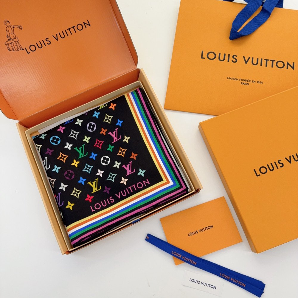 Louis Vuitton 100% Mulberry Silk 90cm Scarf! Louis Vuitton 100% Mulberry Silk 90cm Scarf!