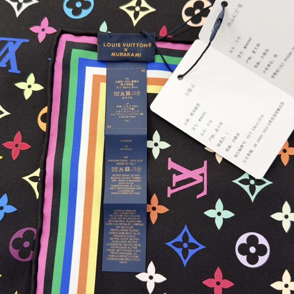 Louis Vuitton 100% Mulberry Silk 90cm Scarf! Louis Vuitton 100% Mulberry Silk 90cm Scarf!