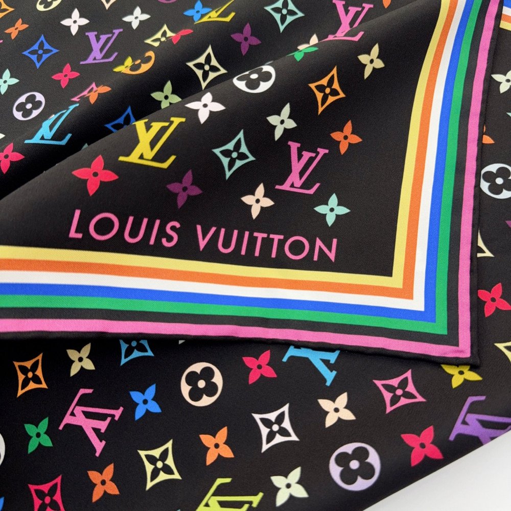 Louis Vuitton 100% Mulberry Silk 90cm Scarf! Louis Vuitton 100% Mulberry Silk 90cm Scarf!