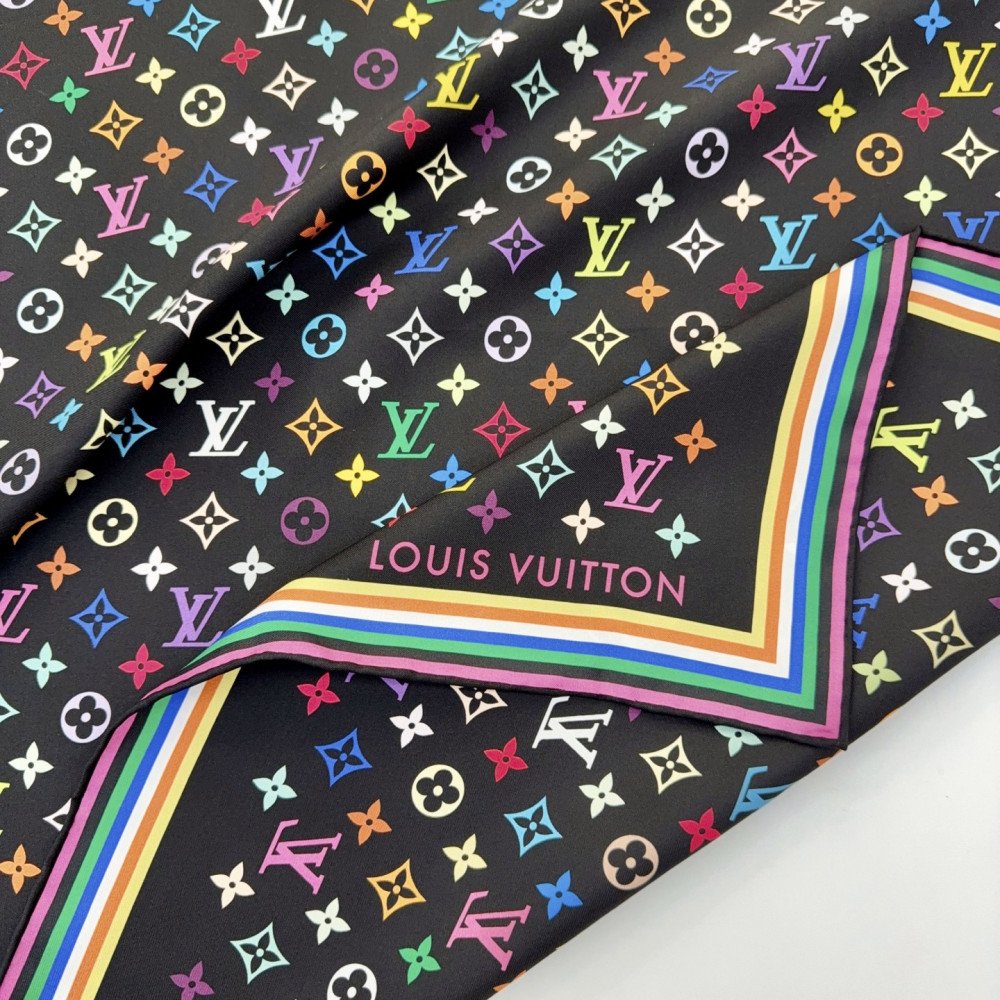 Louis Vuitton 100% Mulberry Silk 90cm Scarf! Louis Vuitton 100% Mulberry Silk 90cm Scarf!