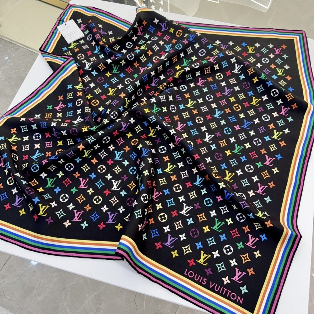 Louis Vuitton 100% Mulberry Silk 90cm Scarf! Louis Vuitton 100% Mulberry Silk 90cm Scarf!