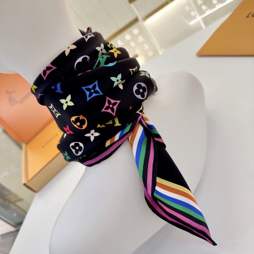 Louis Vuitton 100% Mulberry Silk 90cm Scarf! Louis Vuitton 100% Mulberry Silk 90cm Scarf!