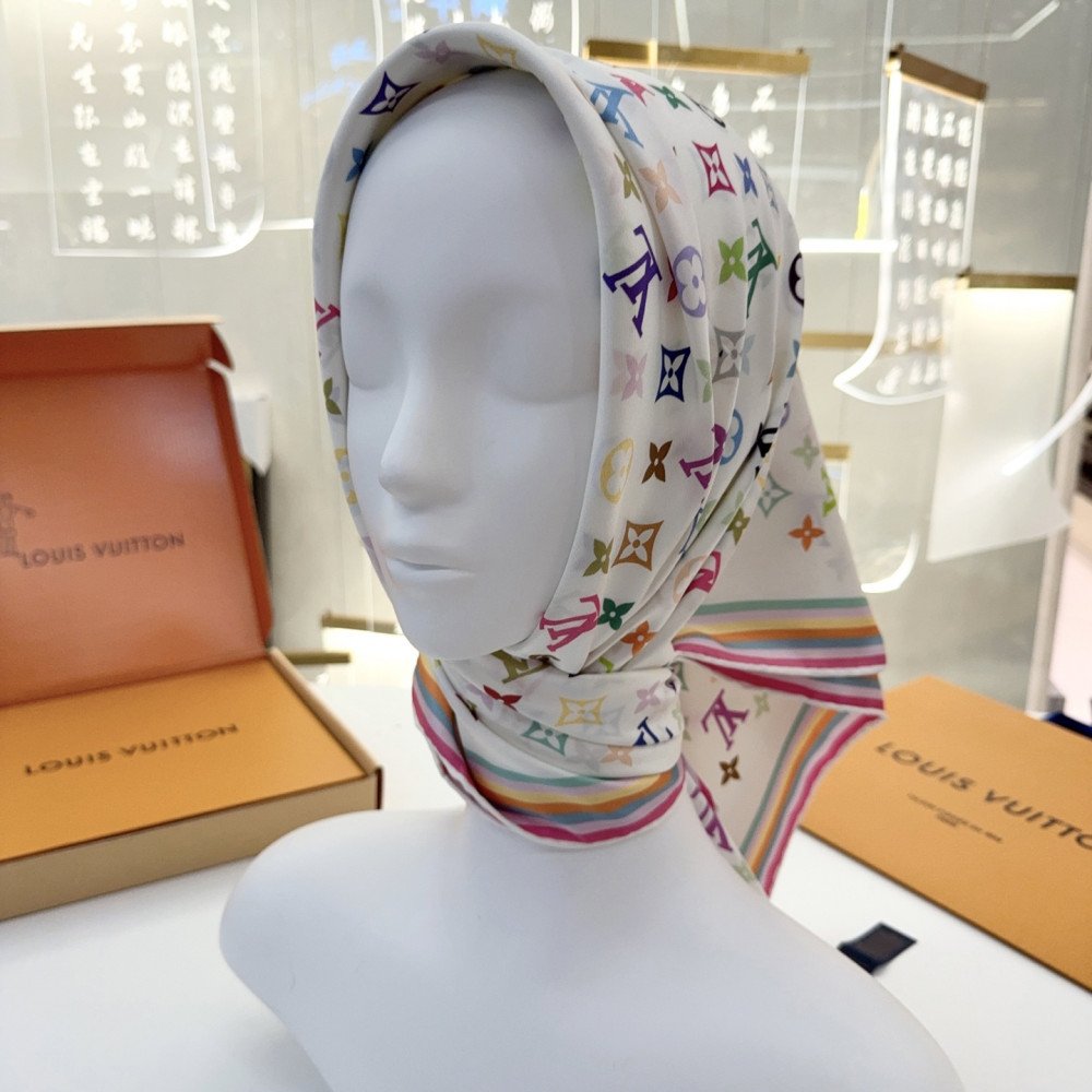 Louis Vuitton 100% Mulberry Silk 90cm Scarf! Louis Vuitton 100% Mulberry Silk 90cm Scarf!