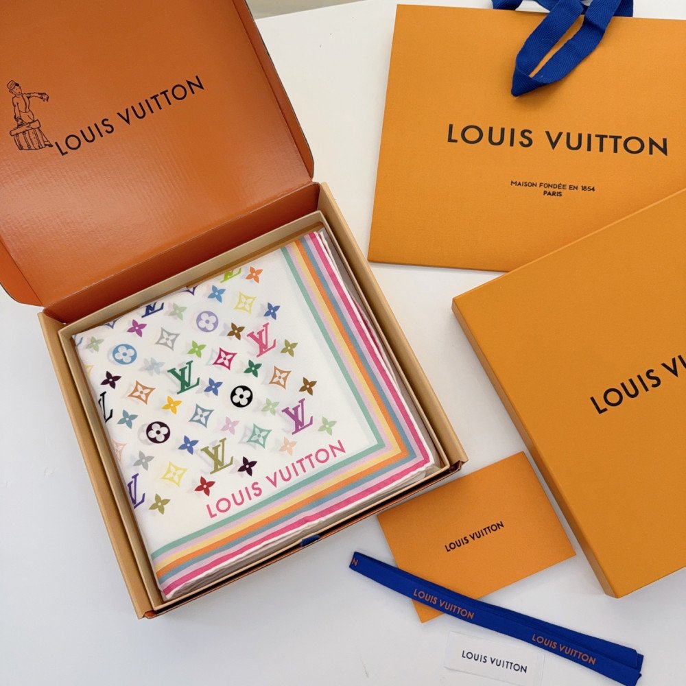 Louis Vuitton 100% Mulberry Silk 90cm Scarf! Louis Vuitton 100% Mulberry Silk 90cm Scarf!