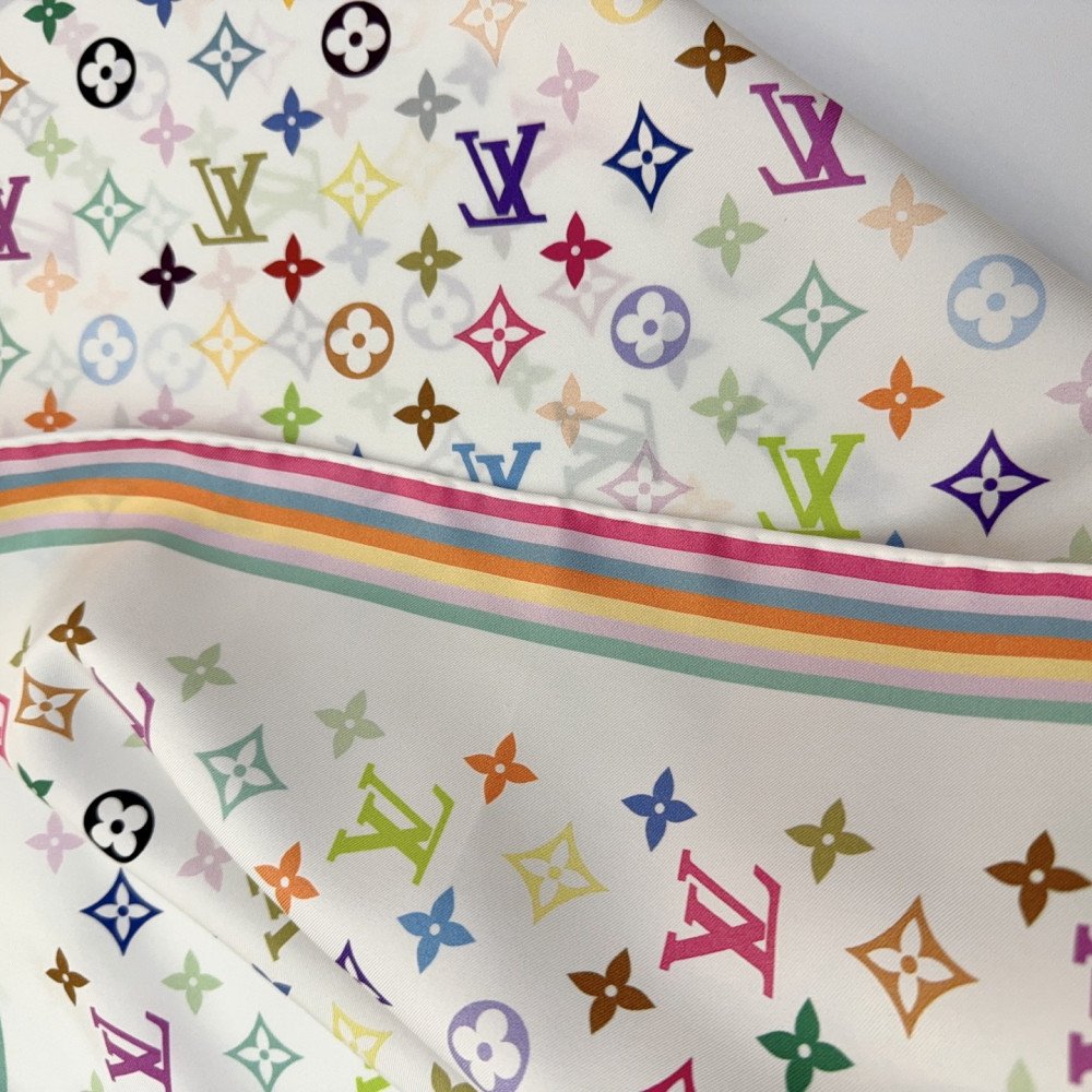 Louis Vuitton 100% Mulberry Silk 90cm Scarf! Louis Vuitton 100% Mulberry Silk 90cm Scarf!