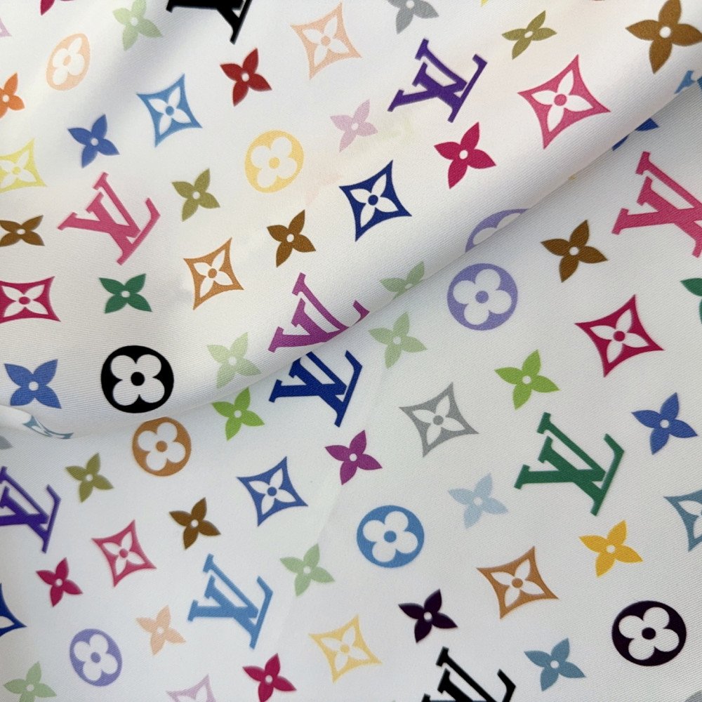 Louis Vuitton 100% Mulberry Silk 90cm Scarf! Louis Vuitton 100% Mulberry Silk 90cm Scarf!