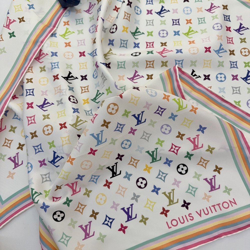 Louis Vuitton 100% Mulberry Silk 90cm Scarf! Louis Vuitton 100% Mulberry Silk 90cm Scarf!