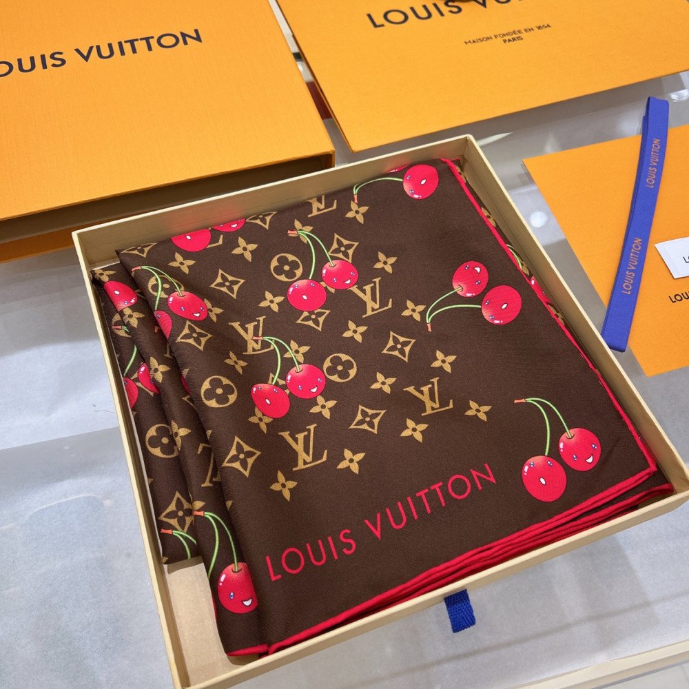 Louis Vuitton 100% Mulberry Silk 90cm Scarf! Louis Vuitton 100% Mulberry Silk 90cm Scarf!