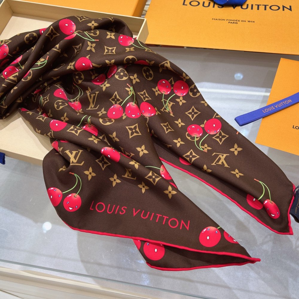 Louis Vuitton 100% Mulberry Silk 90cm Scarf! Louis Vuitton 100% Mulberry Silk 90cm Scarf!