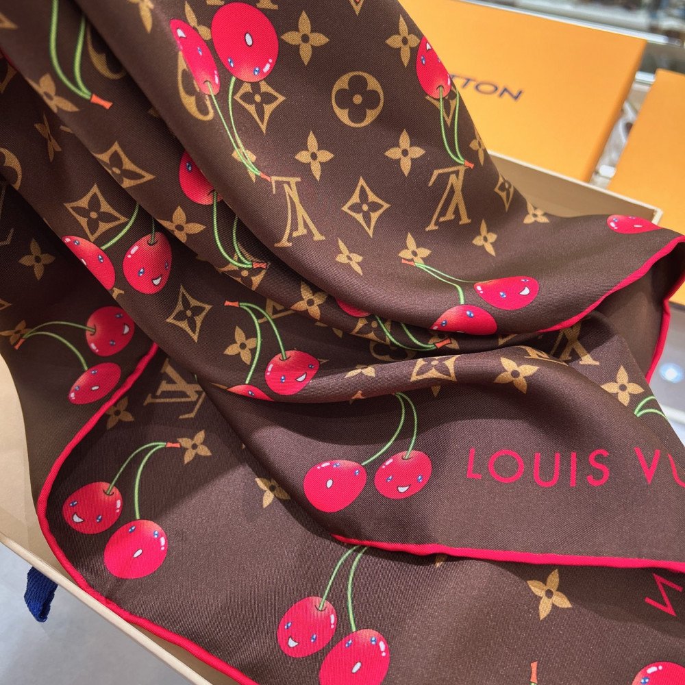 Louis Vuitton 100% Mulberry Silk 90cm Scarf! Louis Vuitton 100% Mulberry Silk 90cm Scarf!
