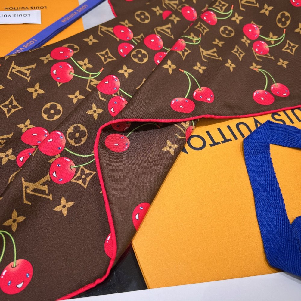 Louis Vuitton 100% Mulberry Silk 90cm Scarf! Louis Vuitton 100% Mulberry Silk 90cm Scarf!
