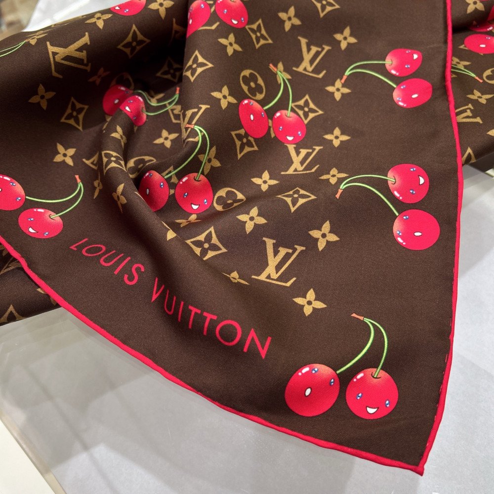 Louis Vuitton 100% Mulberry Silk 90cm Scarf! Louis Vuitton 100% Mulberry Silk 90cm Scarf!