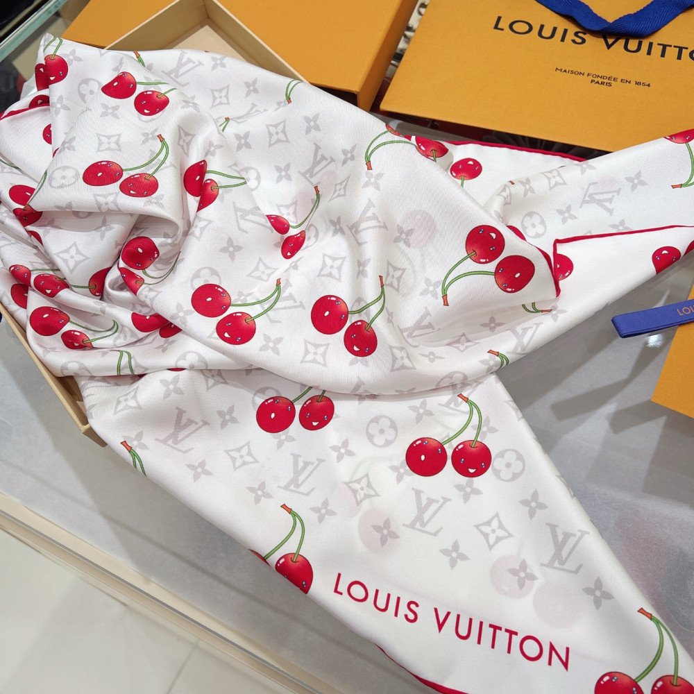 Louis Vuitton 100% Mulberry Silk 90cm Scarf! Louis Vuitton 100% Mulberry Silk 90cm Scarf!
