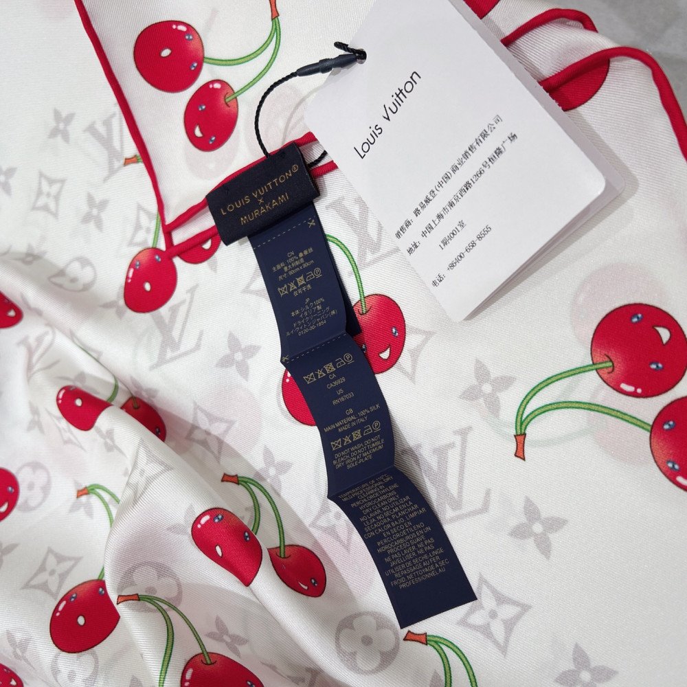 Louis Vuitton 100% Mulberry Silk 90cm Scarf! Louis Vuitton 100% Mulberry Silk 90cm Scarf!