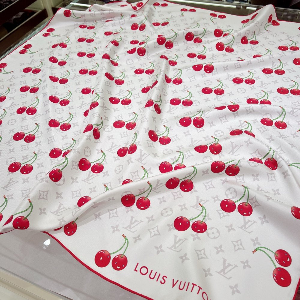 Louis Vuitton 100% Mulberry Silk 90cm Scarf! Louis Vuitton 100% Mulberry Silk 90cm Scarf!