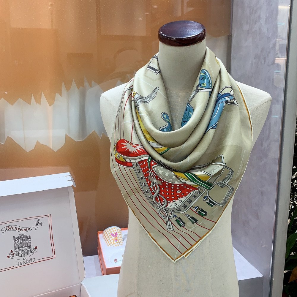 Hermès 90cm 100% Pure Silk Square Scarf! Hermès 90cm 100% Pure Silk Square Scarf!