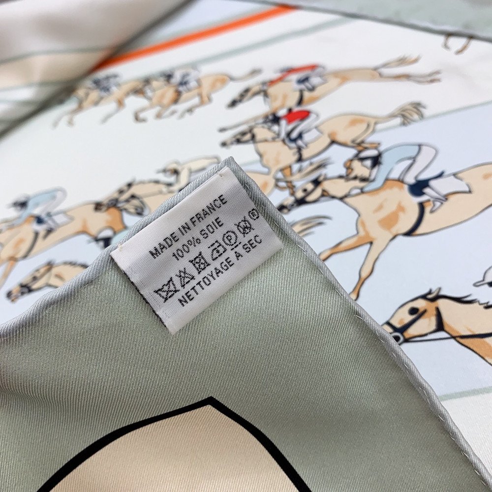 Hermès 90cm 100% Pure Silk Square Scarf!