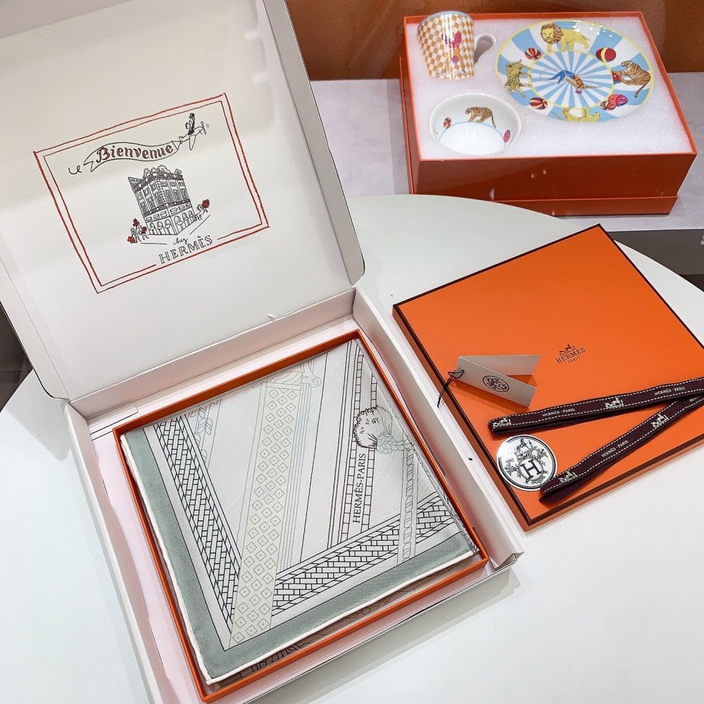 Hermès 90cm 100% Pure Silk Square Scarf!