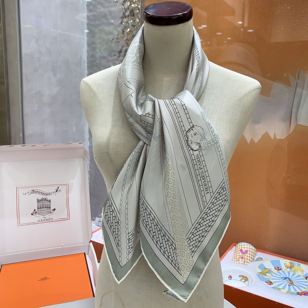 Hermès 90cm 100% Pure Silk Square Scarf!