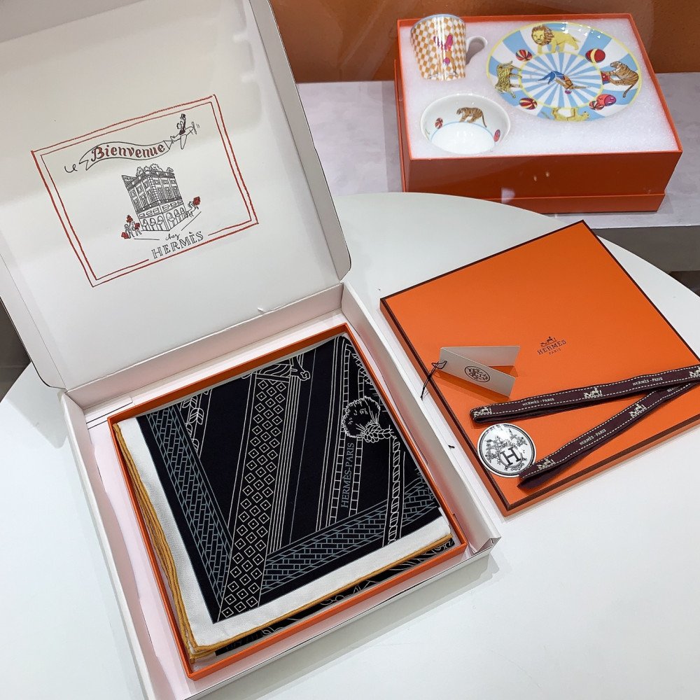 Hermès 90cm 100% Pure Silk Square Scarf! Hermès 90cm 100% Pure Silk Square Scarf!