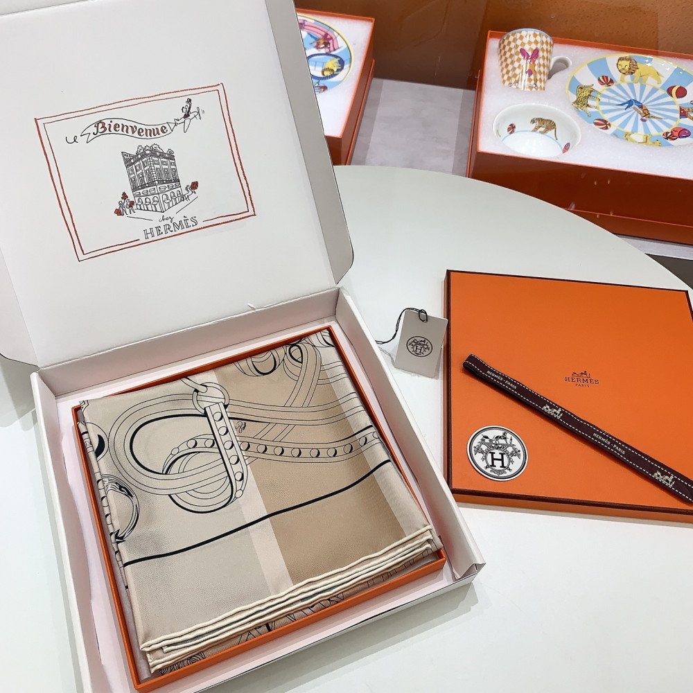 Hermès 90cm 100% Pure Silk Square Scarf!