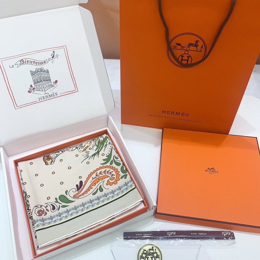 Hermès 90cm 100% Pure Silk Square Scarf! Hermès 90cm 100% Pure Silk Square Scarf!