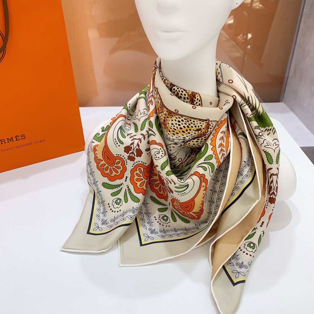 Hermès 90cm 100% Pure Silk Square Scarf! Hermès 90cm 100% Pure Silk Square Scarf!