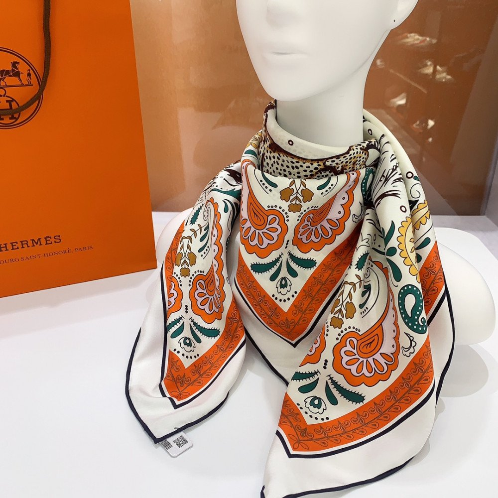 Hermès 90cm 100% Pure Silk Square Scarf! Hermès 90cm 100% Pure Silk Square Scarf!