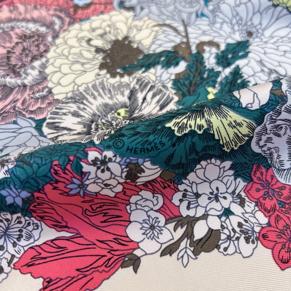 Hermès 90cm 100% Pure Silk Square Scarf! Hermès 90cm 100% Pure Silk Square Scarf!