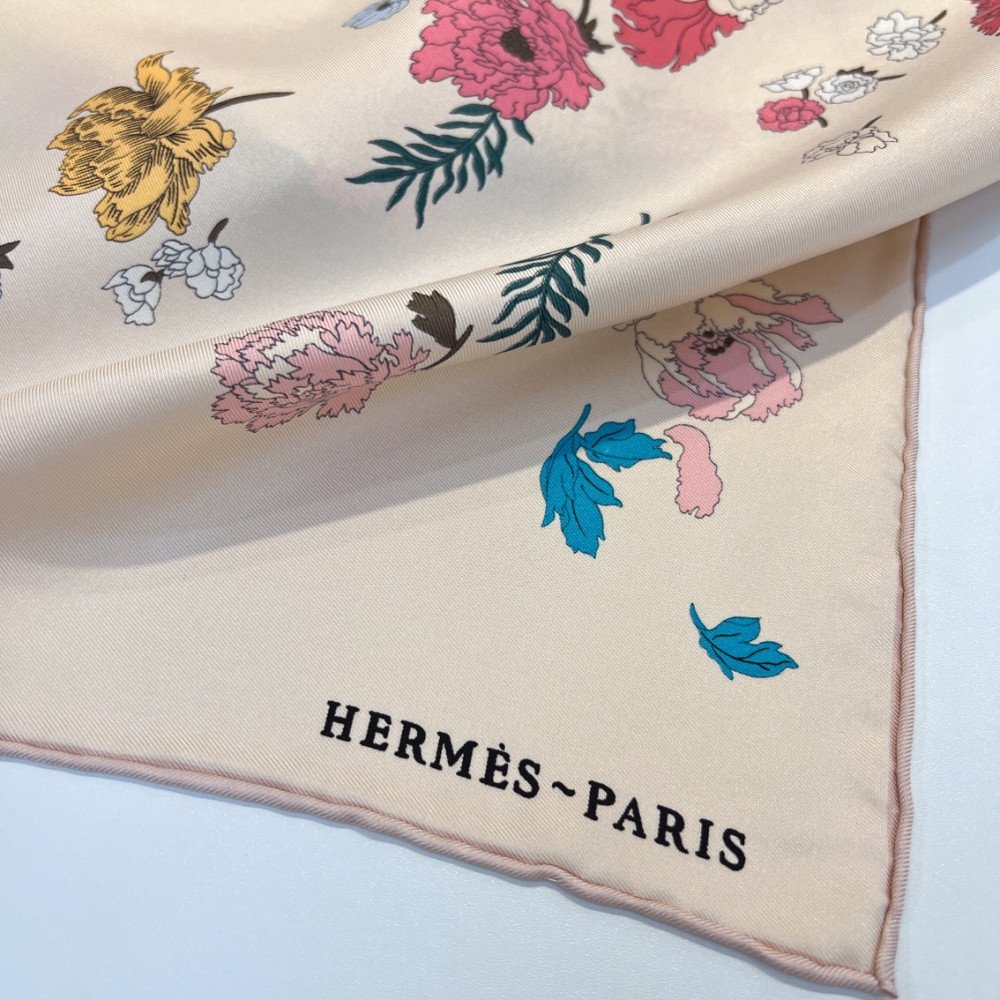 Hermès 90cm 100% Pure Silk Square Scarf! Hermès 90cm 100% Pure Silk Square Scarf!