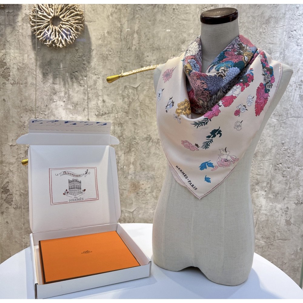 Hermès 90cm 100% Pure Silk Square Scarf! Hermès 90cm 100% Pure Silk Square Scarf!