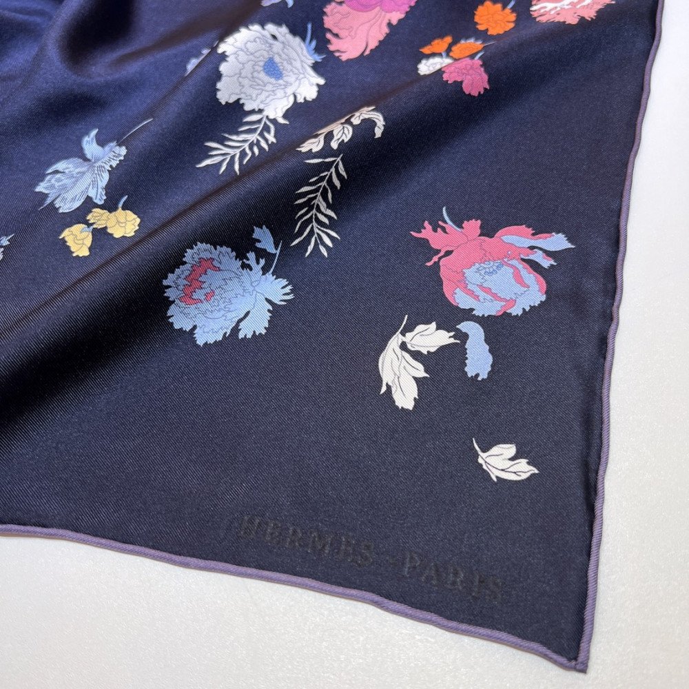 Hermès 90cm 100% Pure Silk Square Scarf! Hermès 90cm 100% Pure Silk Square Scarf!