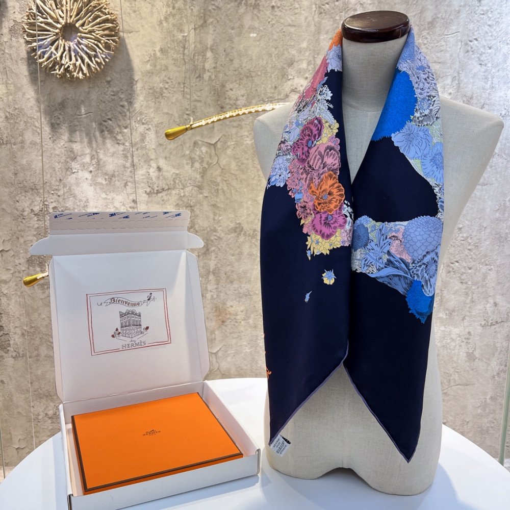 Hermès 90cm 100% Pure Silk Square Scarf! Hermès 90cm 100% Pure Silk Square Scarf!