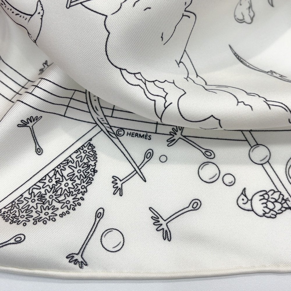 Hermès 90cm 100% Pure Silk Square Scarf! Hermès 90cm 100% Pure Silk Square Scarf!