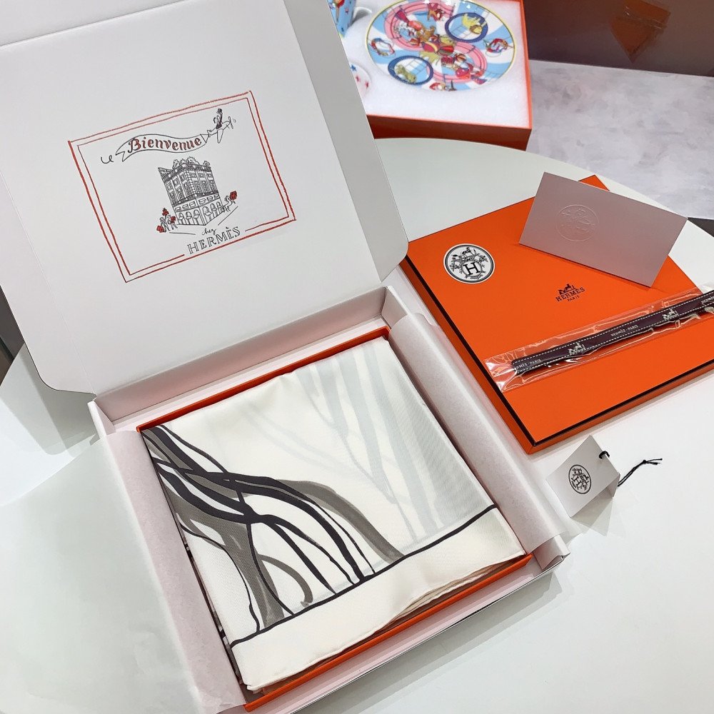 Hermès 90cm 100% Pure Silk Square Scarf! Hermès 90cm 100% Pure Silk Square Scarf!