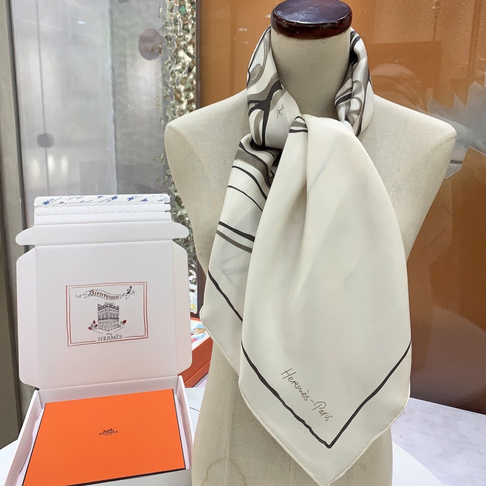 Hermès 90cm 100% Pure Silk Square Scarf! Hermès 90cm 100% Pure Silk Square Scarf!