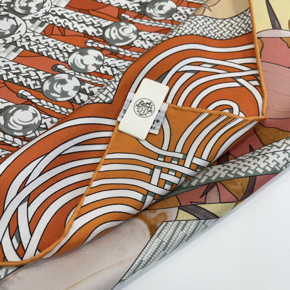 Hermès Fall/Winter 2025 90cm 100% Pure Silk Square Scarf!