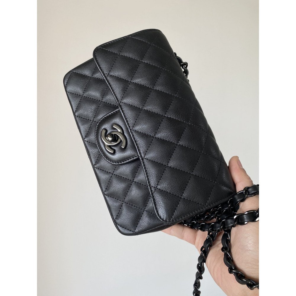 Chanel Classic Flap 20cm mini handbag! 