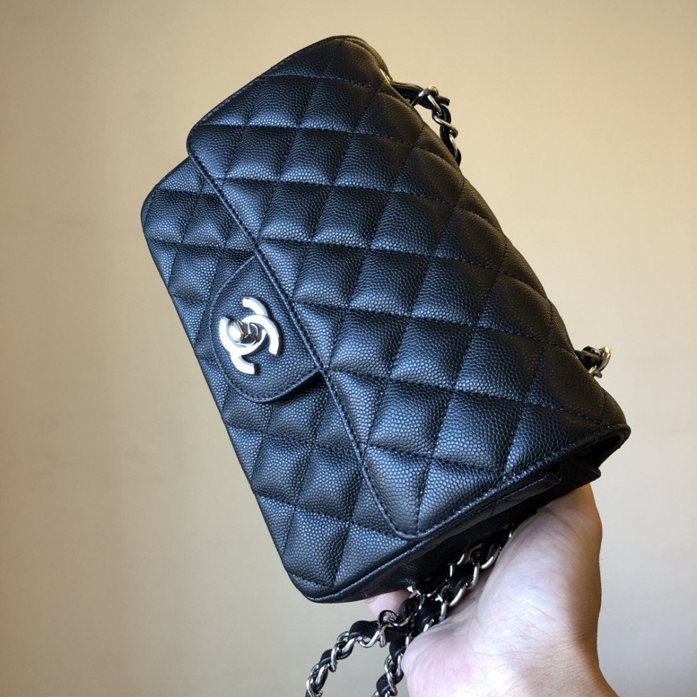 Chanel Classic Flap 20cm mini handbag! Chanel Classic Flap 20cm mini handbag!