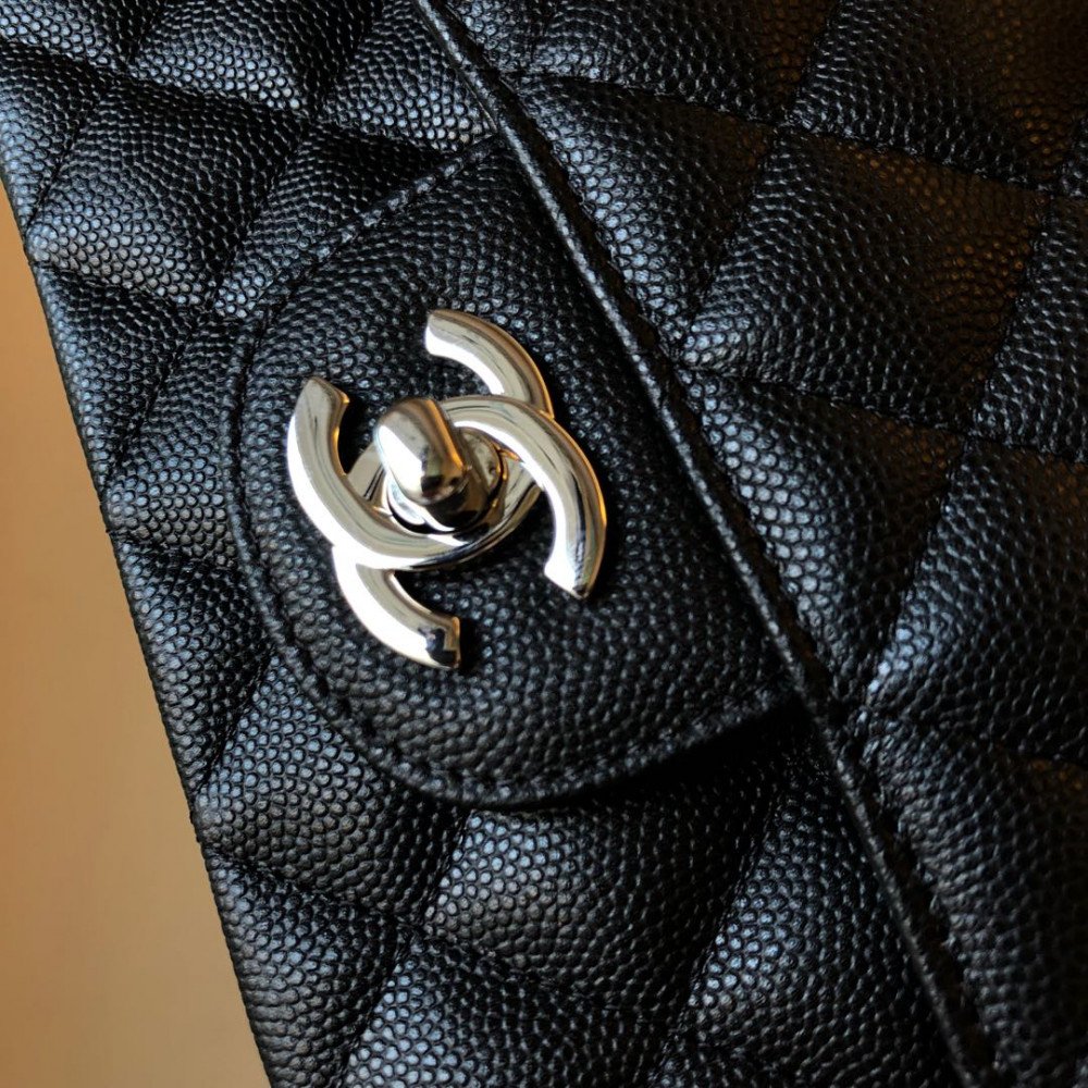 Chanel Classic Flap 20cm mini handbag! Chanel Classic Flap 20cm mini handbag!