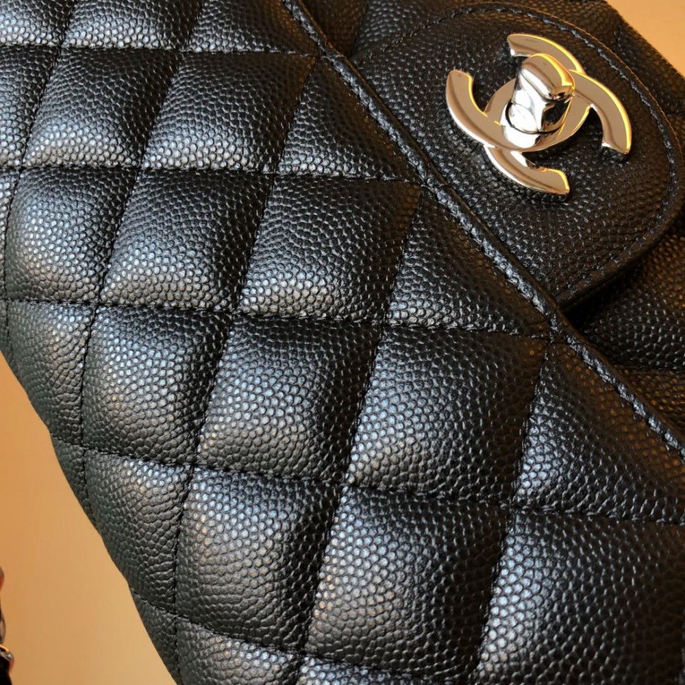 Chanel Classic Flap 20cm mini handbag! Chanel Classic Flap 20cm mini handbag!