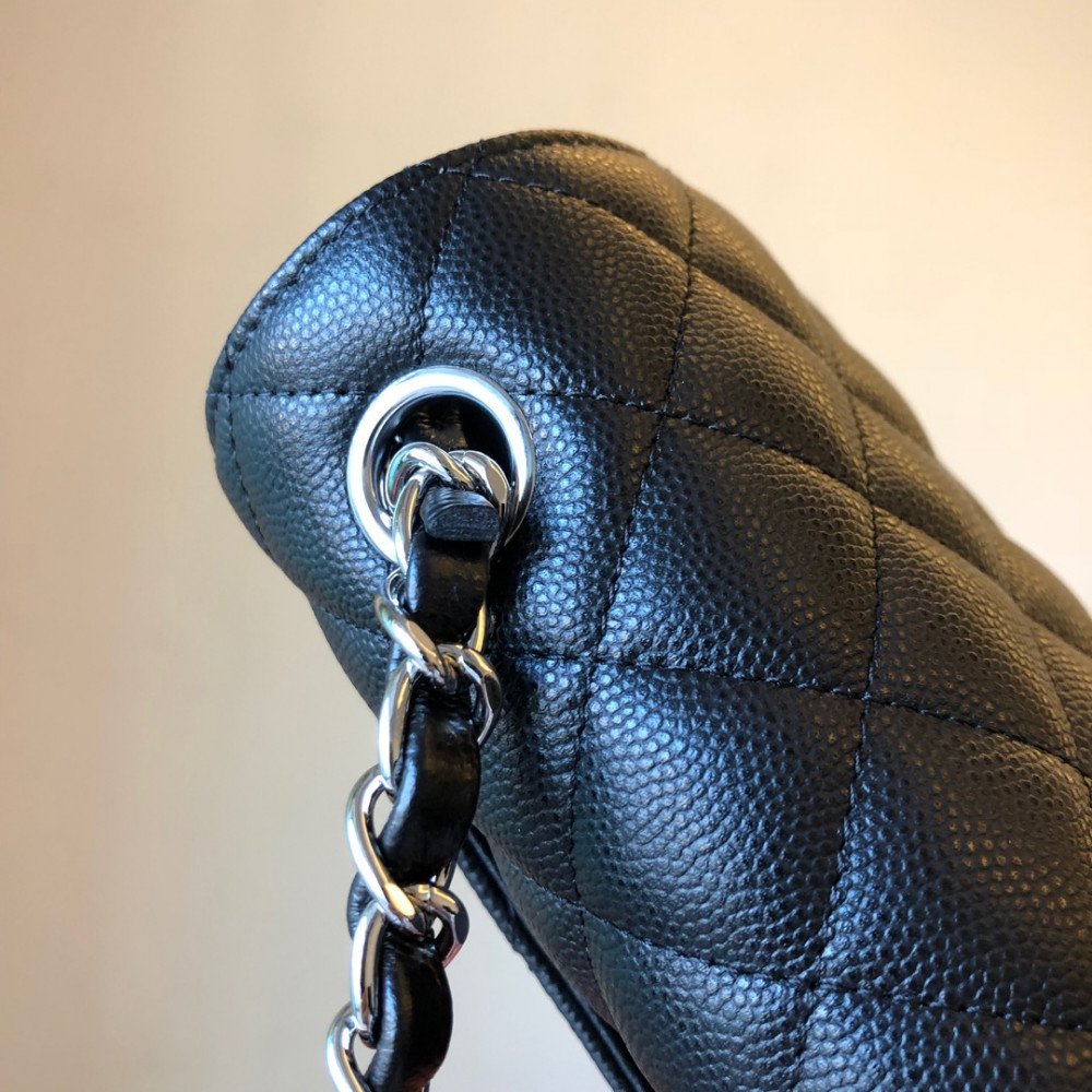 Chanel Classic Flap 20cm mini handbag! Chanel Classic Flap 20cm mini handbag!