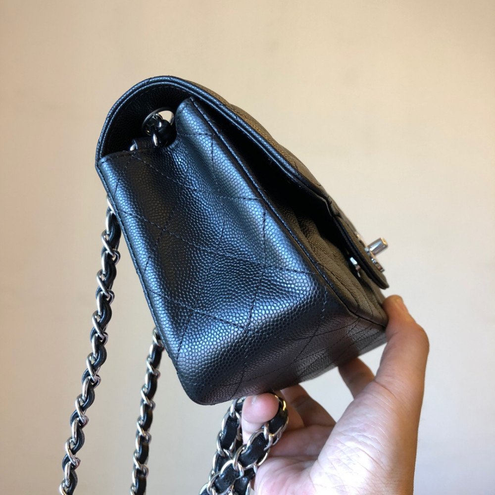 Chanel Classic Flap 20cm mini handbag! Chanel Classic Flap 20cm mini handbag!