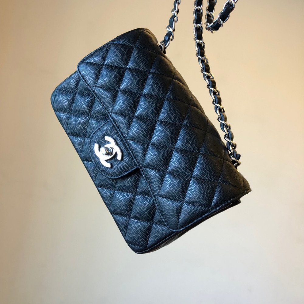 Chanel Classic Flap 20cm mini handbag! Chanel Classic Flap 20cm mini handbag!