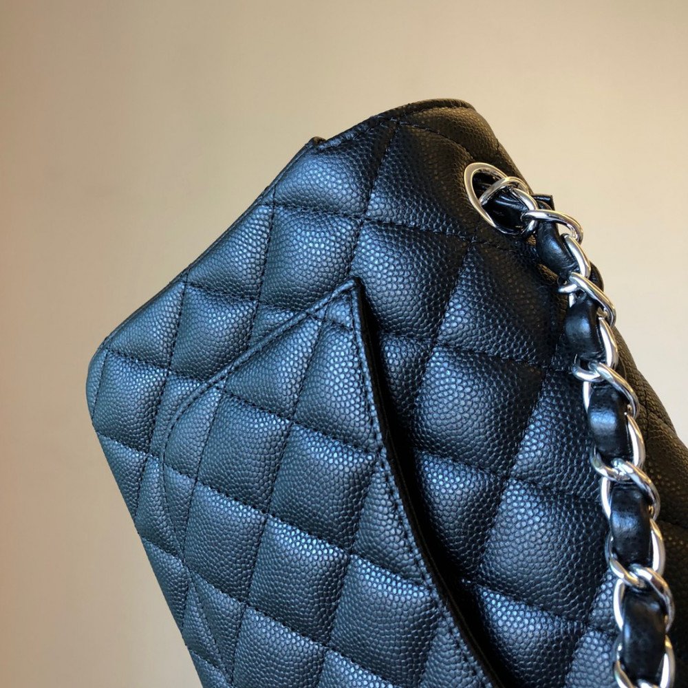 Chanel Classic Flap 20cm mini handbag! Chanel Classic Flap 20cm mini handbag!