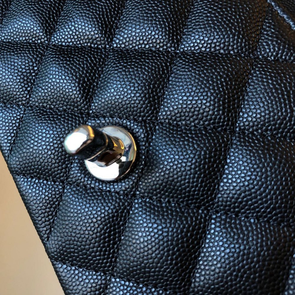 Chanel Classic Flap 20cm mini handbag! Chanel Classic Flap 20cm mini handbag!